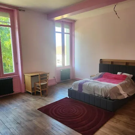 Villa Manoir, Vaste Parc Arbore Montbron