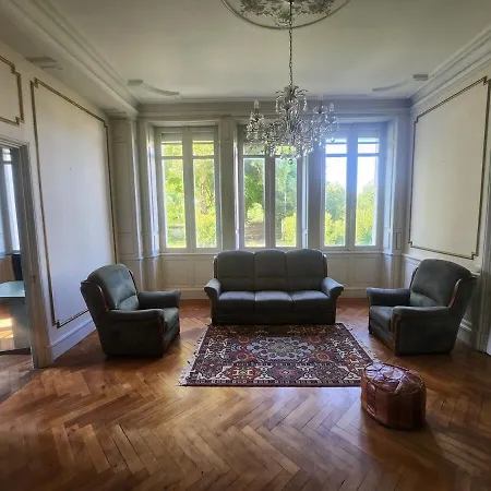 Manoir, Vaste Parc Arbore Montbron