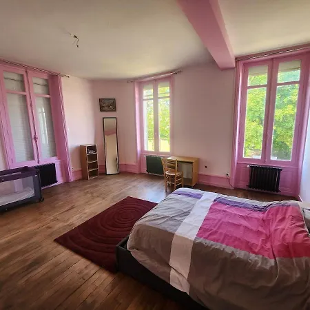 Villa Manoir, Vaste Parc Arbore Montbron