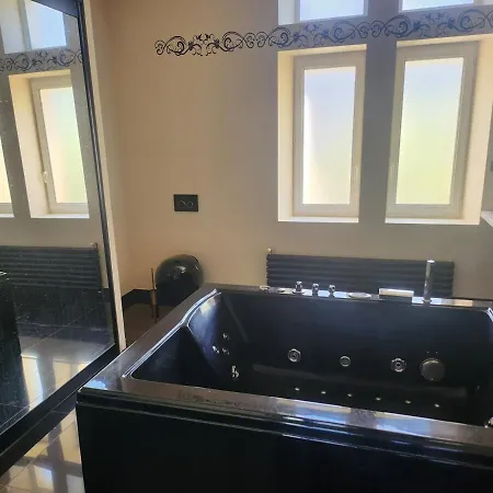 Villa Manoir, Vaste Parc Arbore Montbron